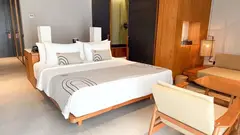 Premiere Suite Anagata Canggu - ranjang king